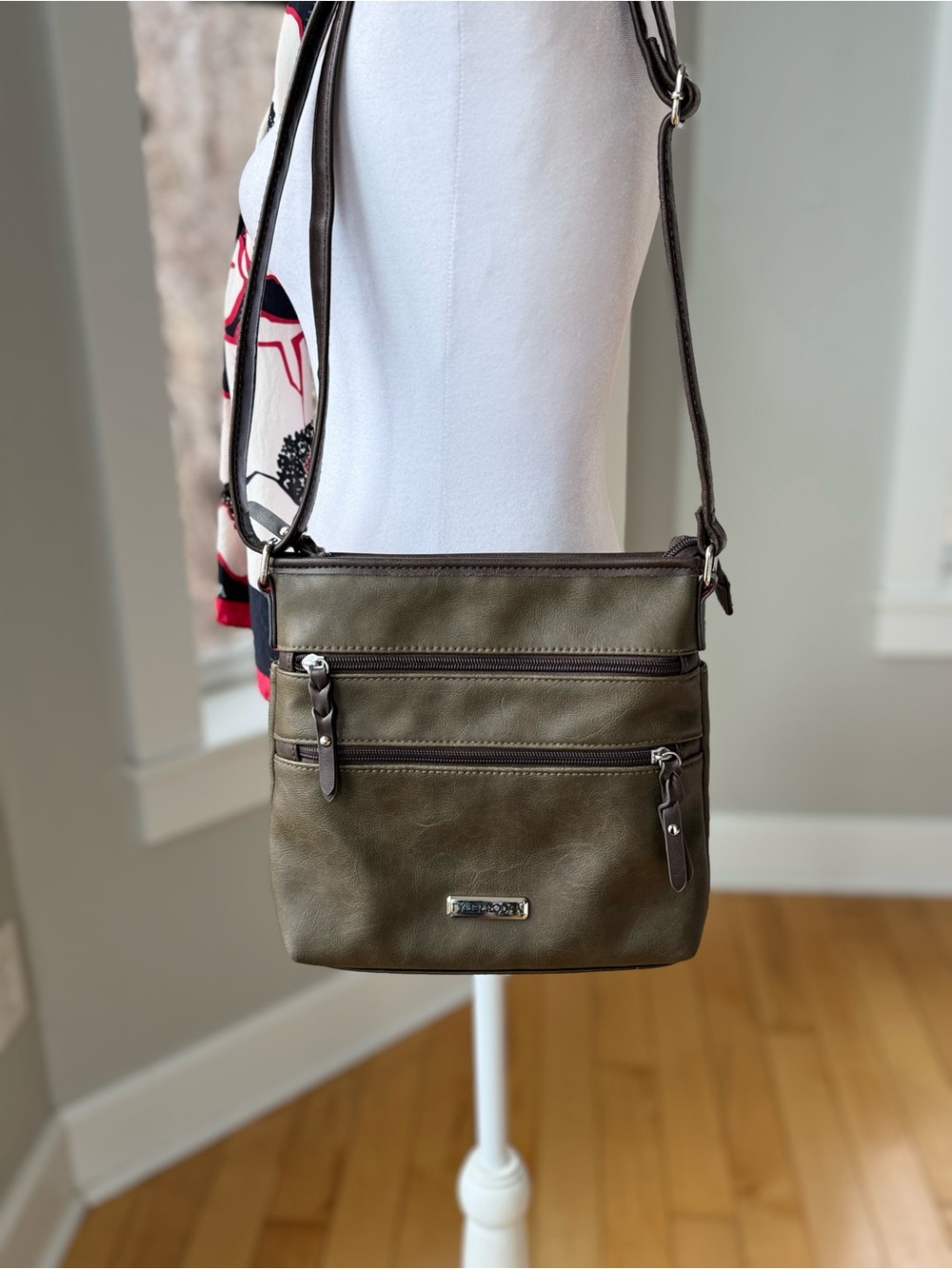Vintage Tyler Rodan Olive Green Zippered Pockets Crossbody Travel Bag